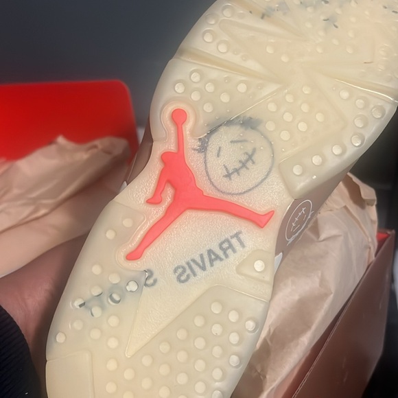 Travis Scott! Jordan kicks! Never worn brand new! Includes back pack/dustpack - Picture 4 of 12